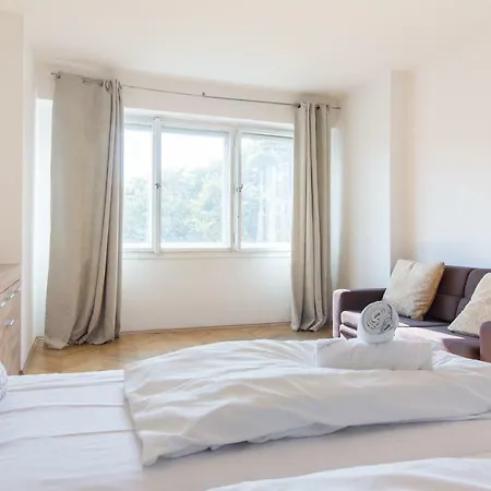 Apartment Large 1min Walk To Metro Andel By Easybnb