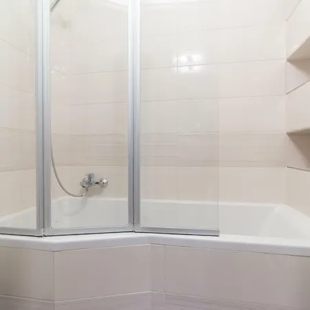 Large 1min Walk To Metro Andel By Easybnb Apartment *