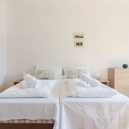 Large 1min Walk To Metro Andel By Easybnb
