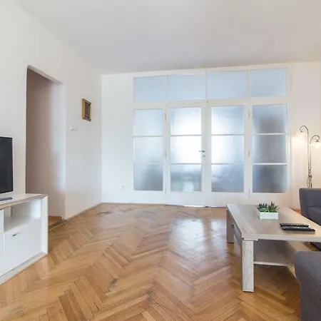 Apartment Large 1min Walk To Metro Andel By Easybnb *