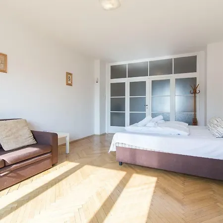 Apartment Large 1min Walk To Metro Andel By Easybnb *