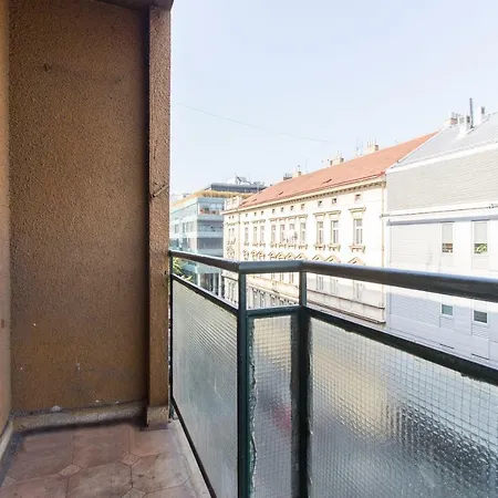 Large 1min Walk To Metro Andel By Easybnb Apartment Prague